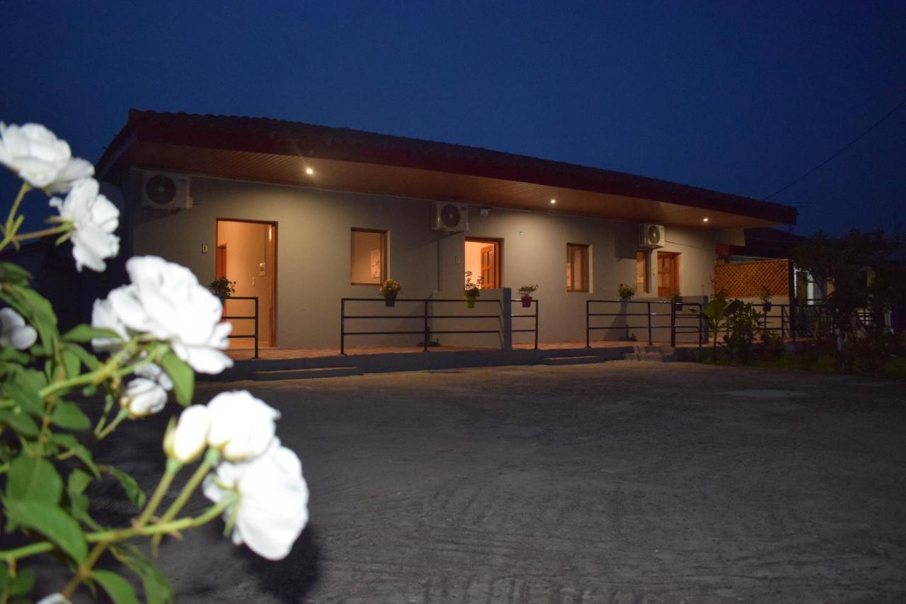 Rose Garden Apartments Митикас Экстерьер фото